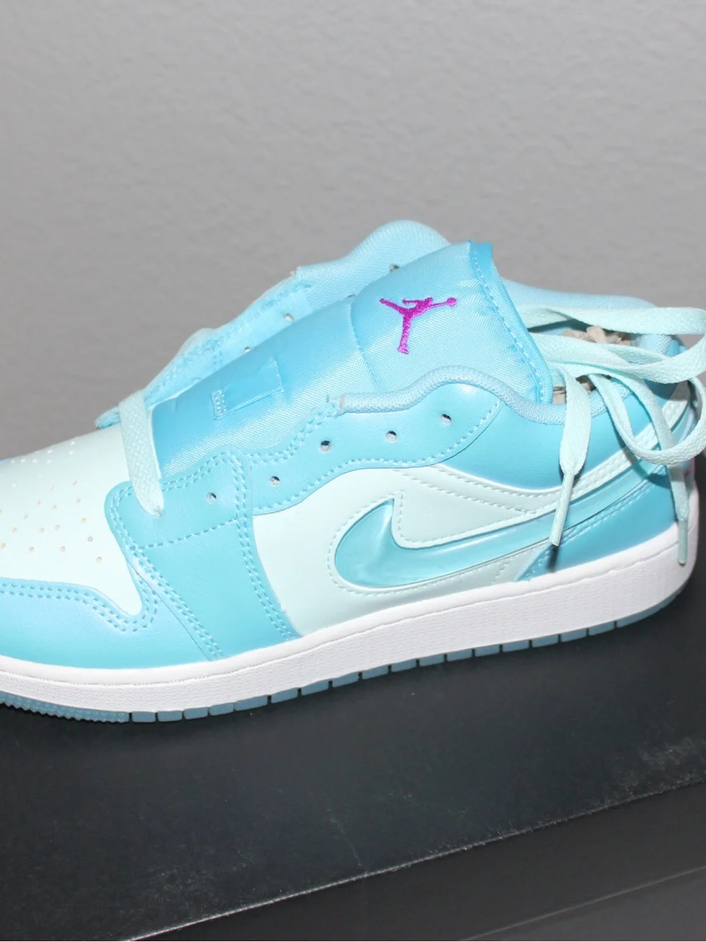 Nike Low Top Sneakers - Light Blue with Pink Jumpman